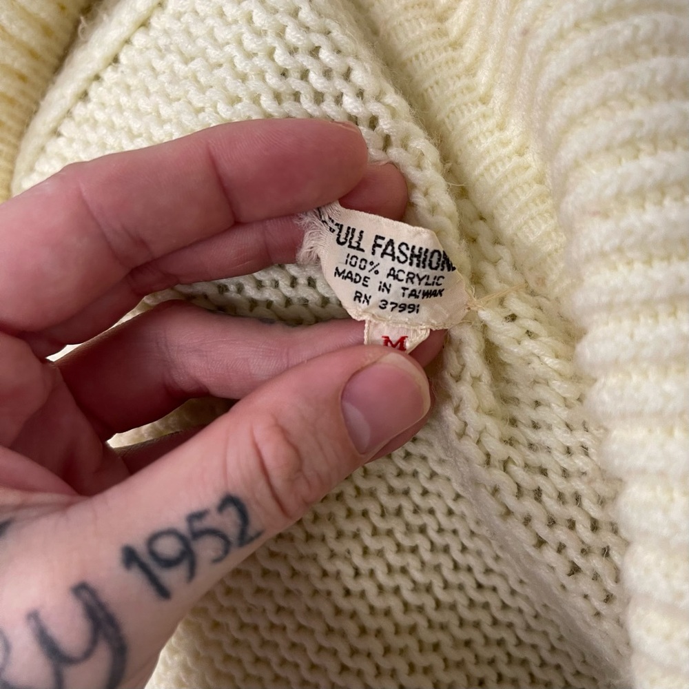 Vintage 1970s Cream Shawl Oversized Sweater Fringe Ivory Button Cardigan - Picture 12 of 12